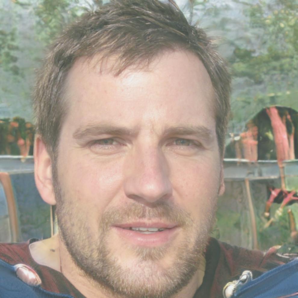 صورة شخصية لمرشد أكاديمي متخصص في تطوير الألعاب